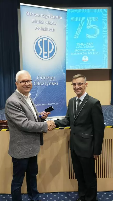 Zasłużeni członkowie, wspierający działania Oddziału Olsztyńskiego SEP otrzymali podziękowania.