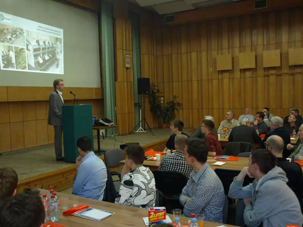 Uczestnicy podczas spotkania w sali konferencyjnej NOT w Olsztynie