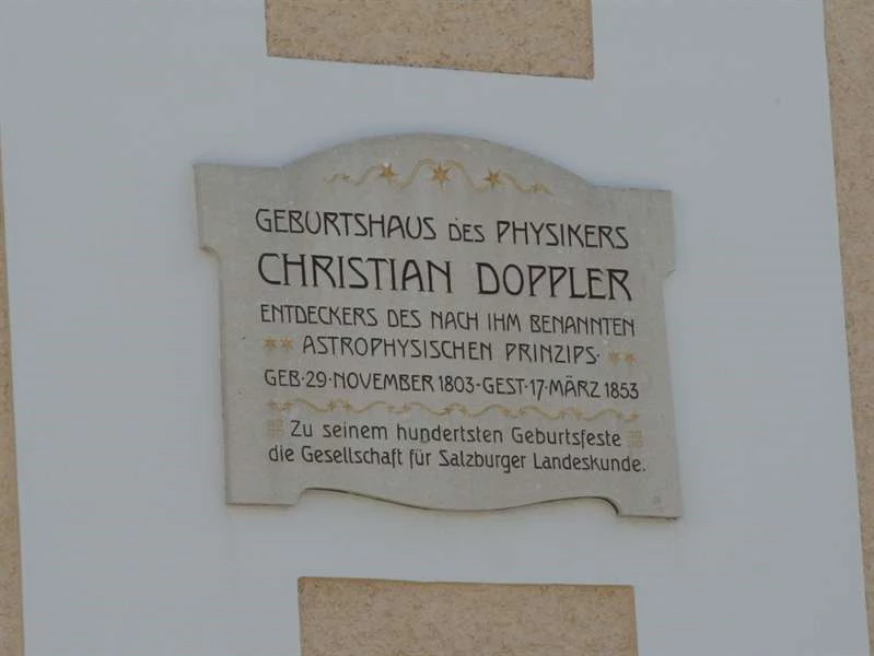 Tablica pamiątkowa na budynku, w którym urodził się Doopler