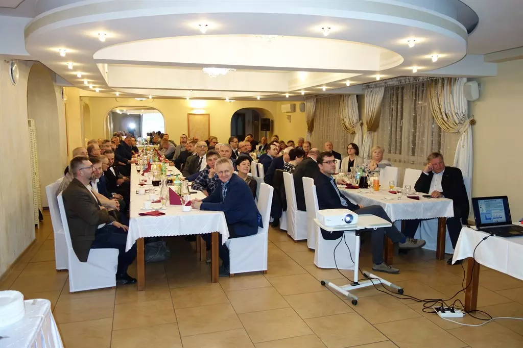 Uczestnicy podczas spotkania Noworcznego w sali konferencyjnej w Ziołowej Dolinie koło Olsztyna
