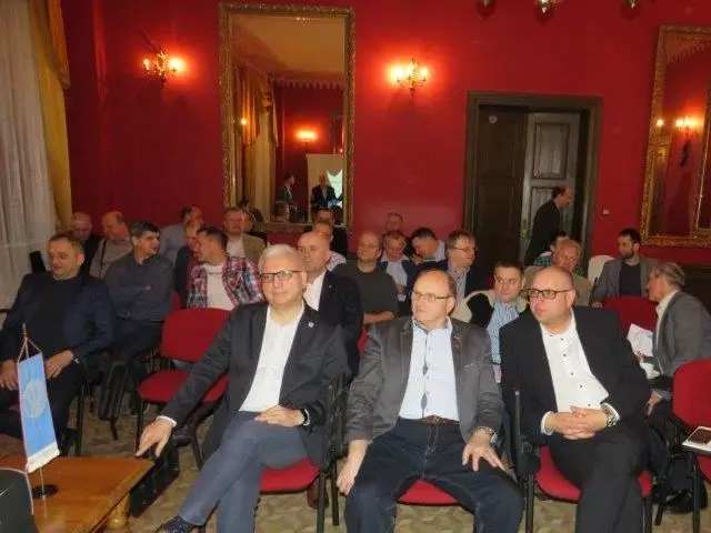 Uczestnicy podczas spotkania w sali konferencyjnej w Bałoszycach